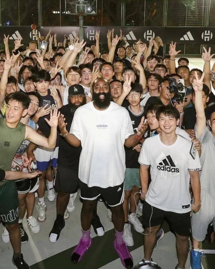 哈登迎来十五赛季高光表现，RNG球迷沸腾！